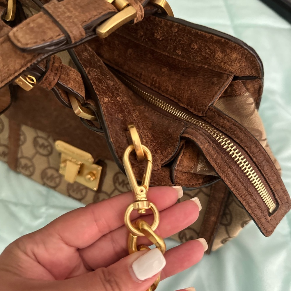 EUC MICHAEL KORS CROSSBODY HAND BAG - Picture 3 of 14